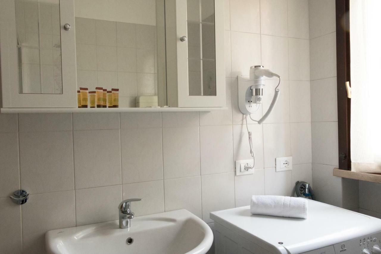 Sirmione Acque Del Garda Apartments מראה חיצוני תמונה